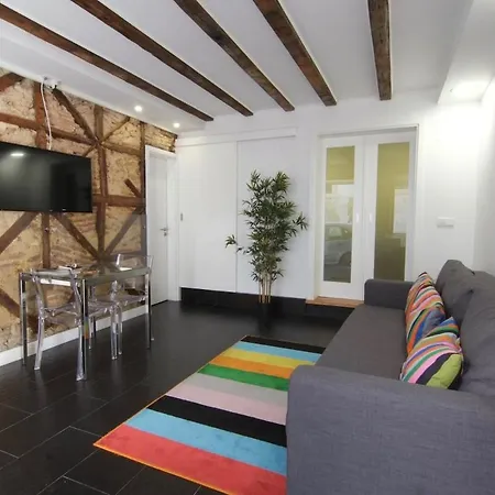 Pied A Terre Tram 28 * Lisboa