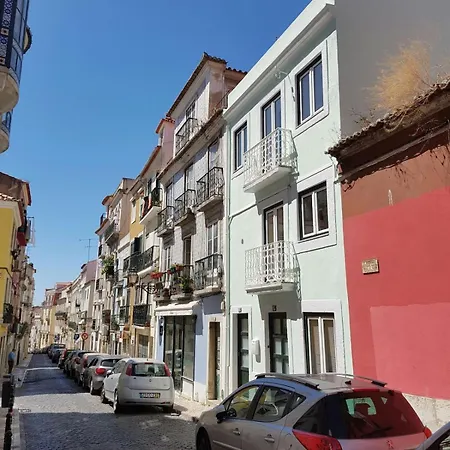 Pied A Terre Tram 28 *