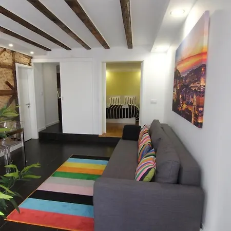 Pied à Terre Tram 28